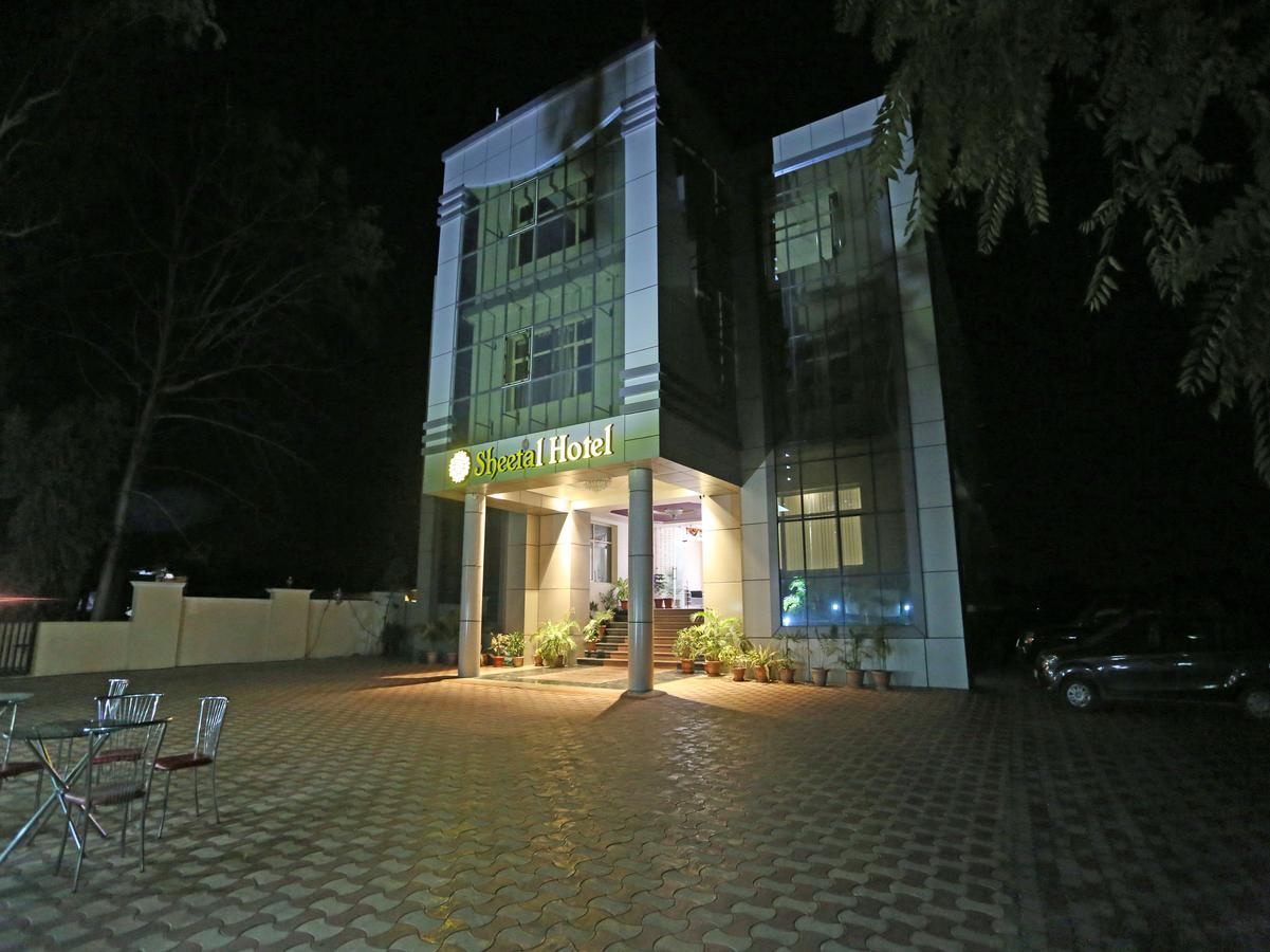 Oyo 4635 Sheetal Hotel Haldwāni Eksteriør bilde