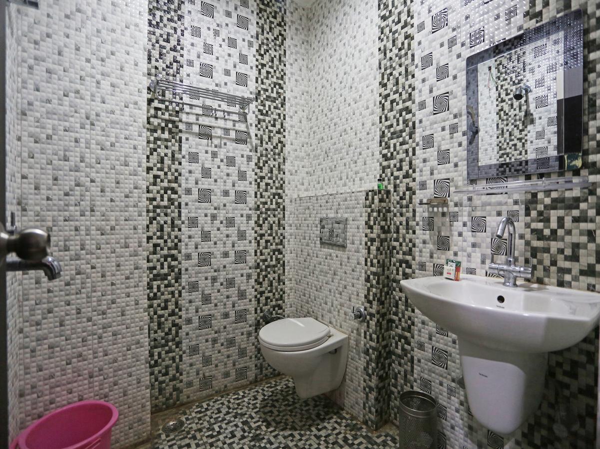 Oyo 4635 Sheetal Hotel Haldwāni Eksteriør bilde